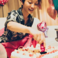 娱乐吃瓜酱生日拍照,欢乐氛围感染众人